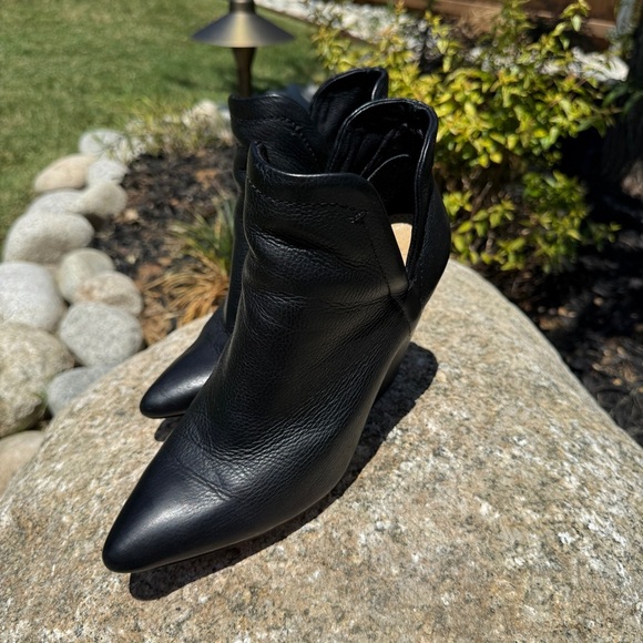 Splendid Cheryl Women's Black Leather Cone Heel Ankle Booties Size 9 Casual - Picture 3 of 8